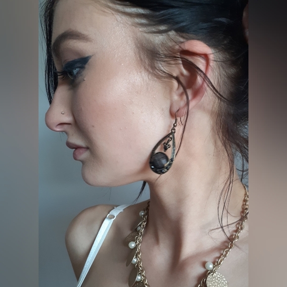 3/$20! Victorian-style bronze dangle jewelled statement earrings dark stones - Picture 3 of 9